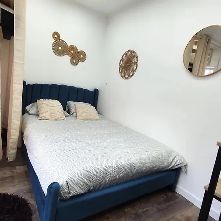 Ღ Neonest - Studio Hyper Centre , Wifi & Cour 3* Douai