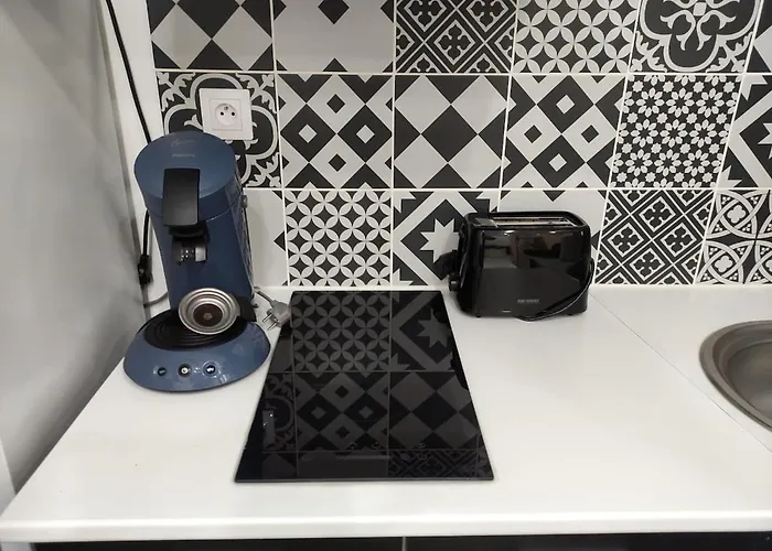 ღ Neonest - Hyper Centre , Wifi & Cour