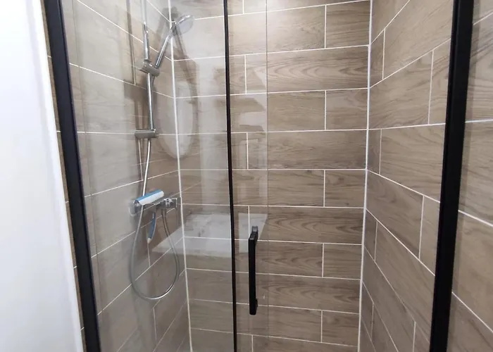 ღ Neonest - Hyper Centre , Wifi & Cour * דואי